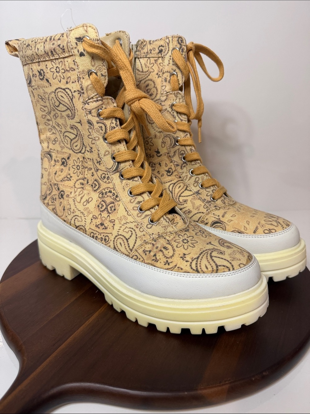 NWOT Free People “Feels Good To Be Lost” Lug Sole Hiker Boots – Size 6.5 (EU 37)